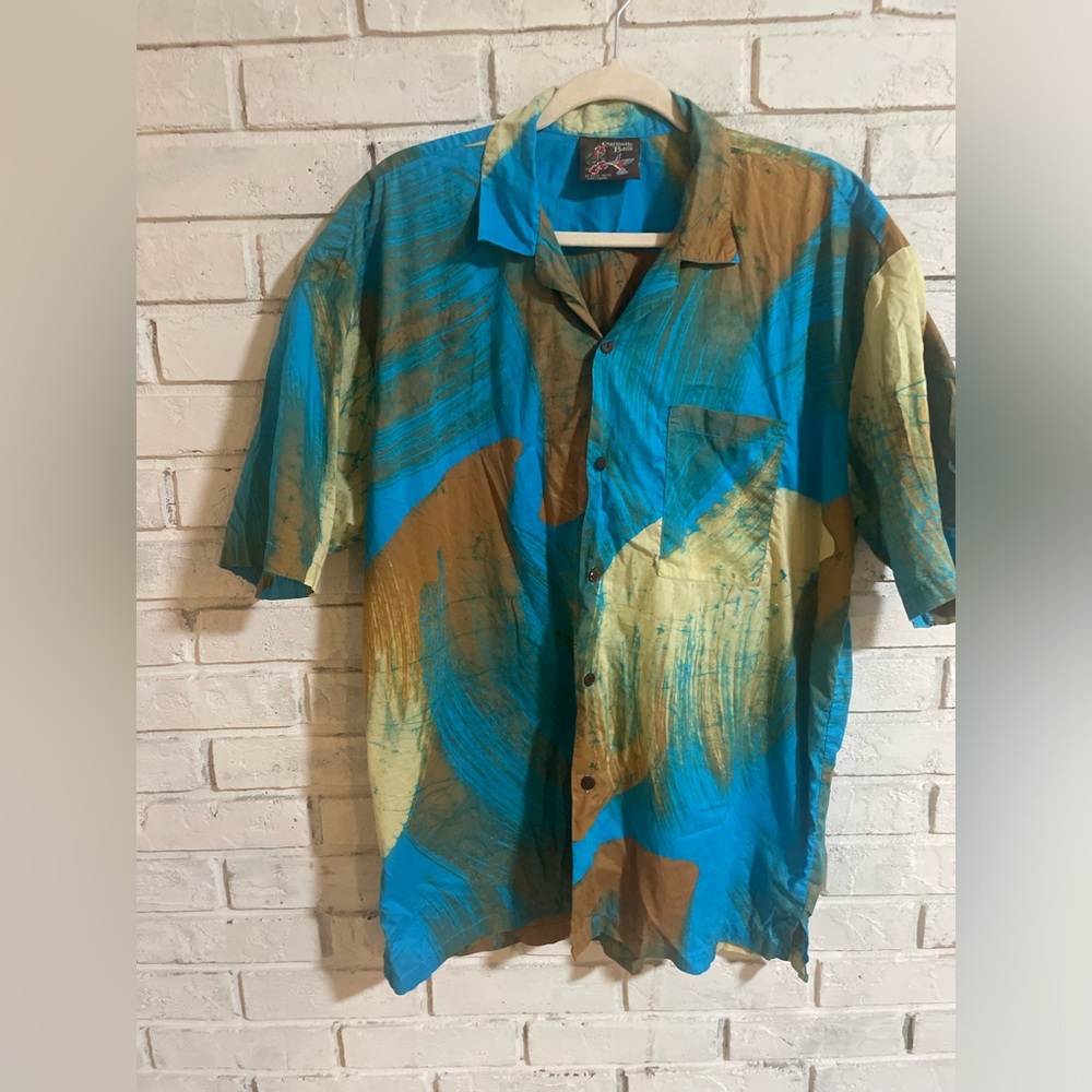 CARIBELLE BATIK size L button down short sleeve shirt. EUC